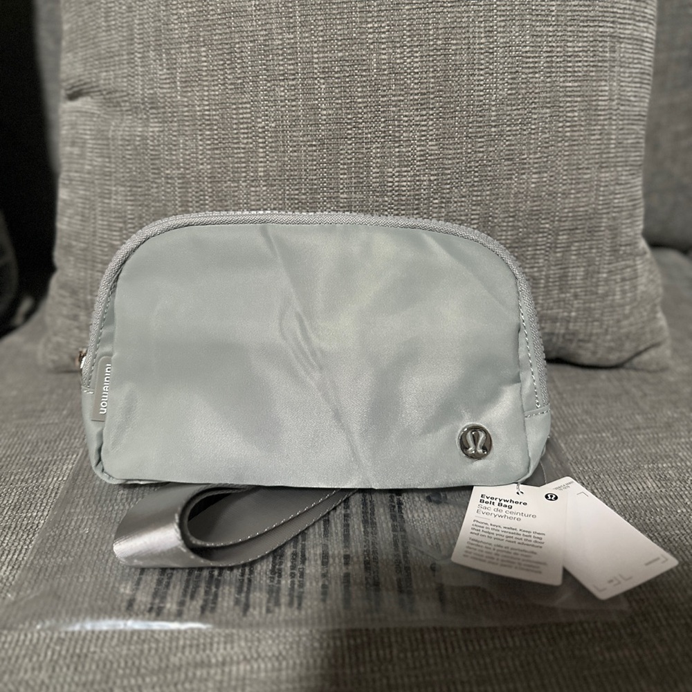 Lululemon everywhere belt bag 1L (Gray)